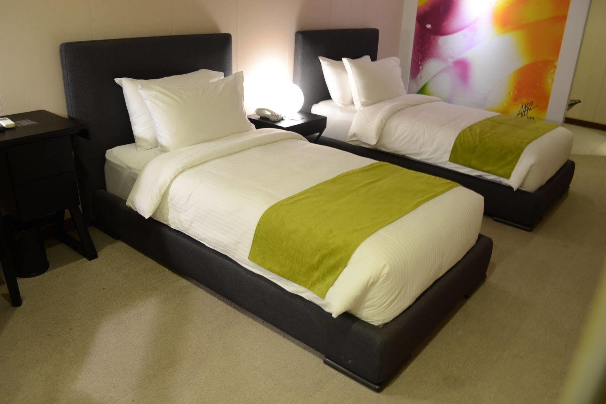 Green Sun Hotel Makati City Kültér fotó