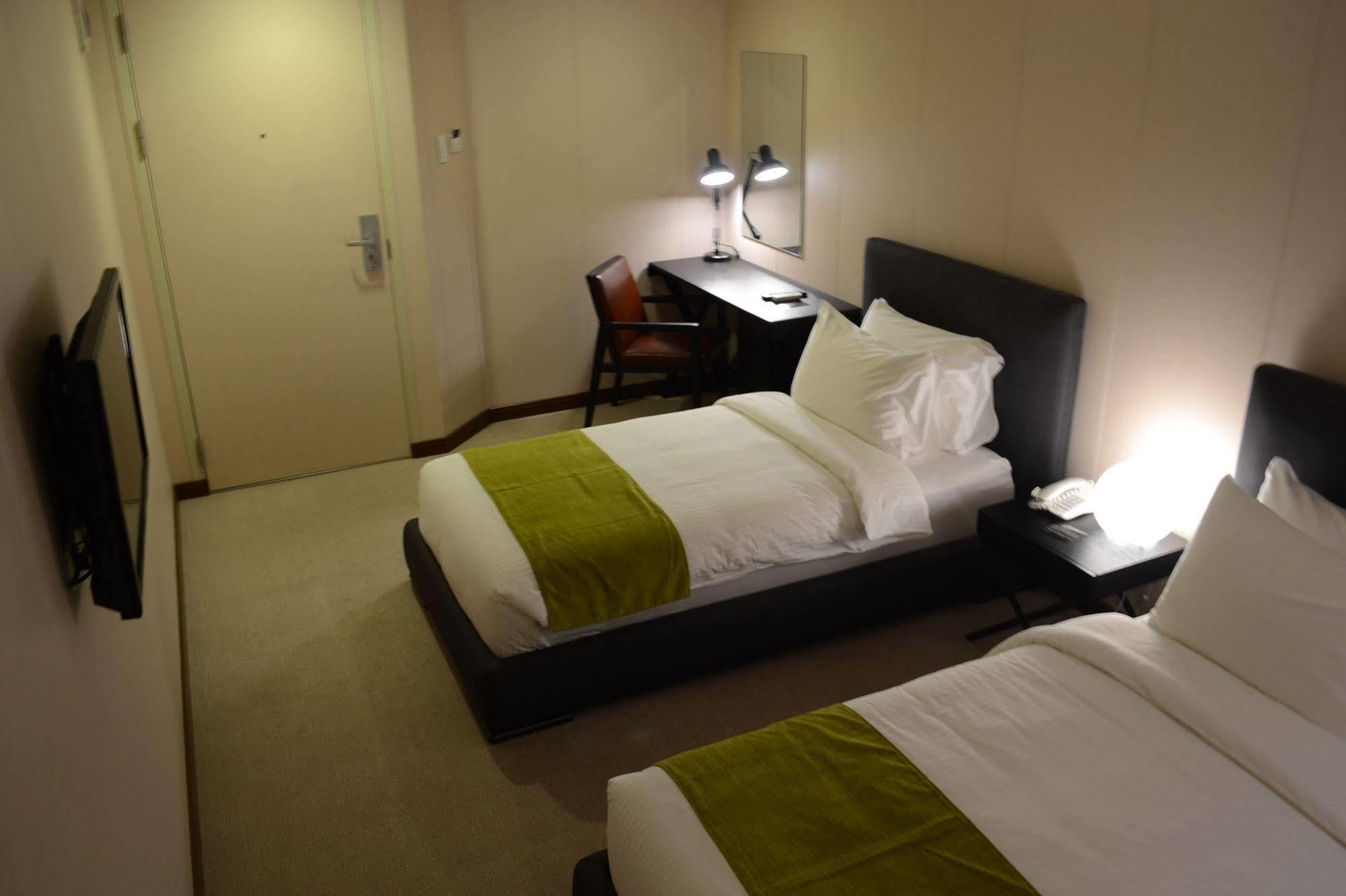 Green Sun Hotel Makati City Kültér fotó
